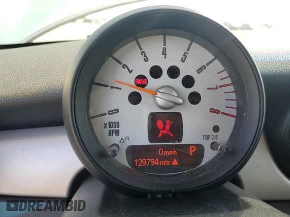 2011 MINI Hardtop with VIN WMWSU3C52BT096248, listed as a Copart auction lot 62008285 with 129,794 mi miles and Salvage title. Bid and sale history available at DreamBid. Image 9.