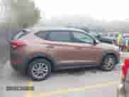 2016 Hyundai Tucson SE z VIN KM8J33A48GU238076, wystawiony jako IAAI lot #43573154 z przebiegiem 122 928 mil mil oraz . Historia ofert i sprzedaży dostępna na DreamBid. Obrazek 13.
