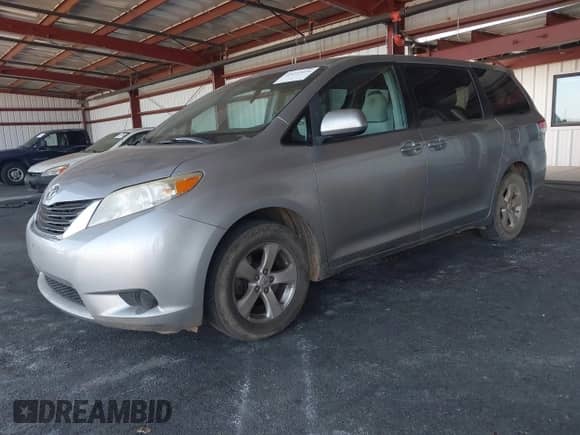 2012 Toyota Sienna z VIN 5TDKA3DC2CS013412, wystawiony jako IAAI lot #43273974 z przebiegiem 193 603 mil mil oraz . Historia ofert i sprzedaży dostępna na DreamBid. Obrazek 17.