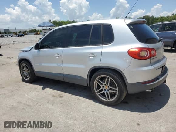 2010 Volkswagen Tiguan S с VIN WVGCV7AX3AW535174, выставлен на аукционе Copart как лот 58187025 с пробегом 177 967 миль миль и Списание • Salvage title. История ставок и продаж доступна на DreamBid. Изображение 2.