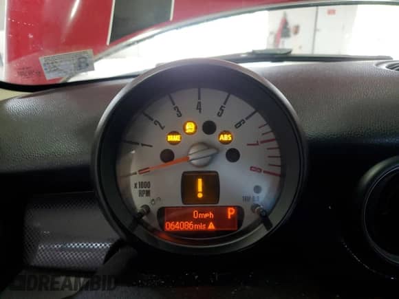 2013 MINI Hardtop S with VIN WMWSV3C5XDT392313, listed as a Copart auction lot 84942945 with 64,086 mi miles and Salvage title. Bid and sale history available at DreamBid. Image 9.