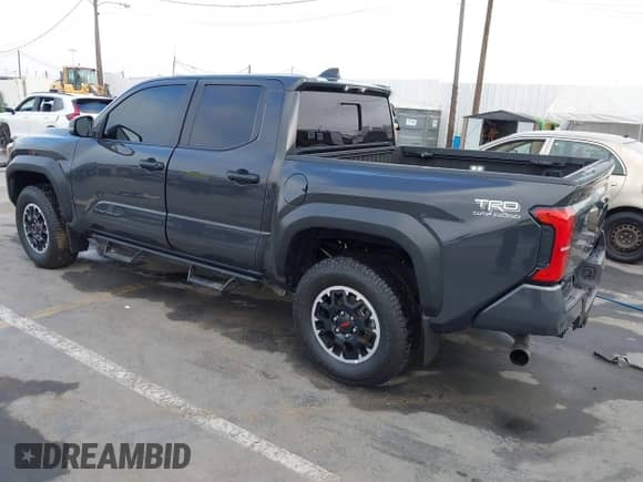 2024 Toyota Tacoma TRD Off Road с VIN 3TMLB5JN6RM051513, выставлен на аукционе IAAI как лот 43140179 с пробегом 13 703 миль миль и . История ставок и продаж доступна на DreamBid. Изображение 3.