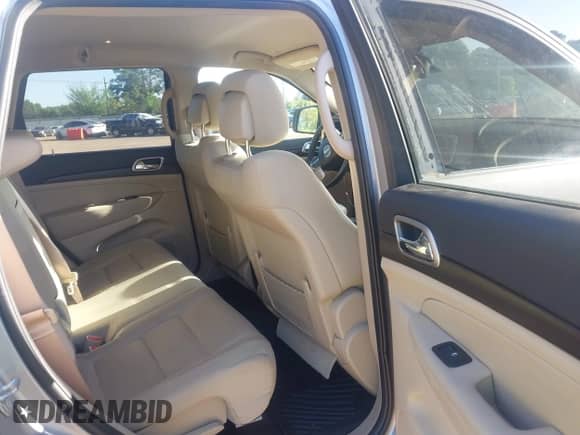 2017 Jeep Grand Cherokee 75th Anniversary z VIN 1C4RJFAG2HC816396, wystawiony jako IAAI lot #42010700 z przebiegiem 109 711 mil mil oraz . Historia ofert i sprzedaży dostępna na DreamBid. Obrazek 8.