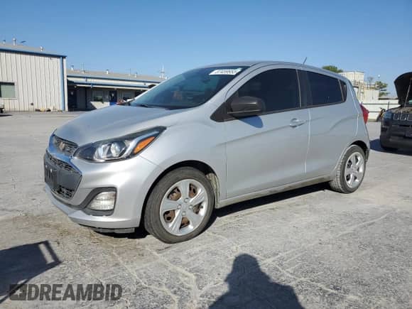 2019 Chevrolet Spark LS z VIN KL8CB6SA6KC718940, wystawiony jako Copart lot #87459955 z przebiegiem 112 392 mil mil oraz Czysty tytuł • Clean title. Historia ofert i sprzedaży dostępna na DreamBid. Obrazek 1.