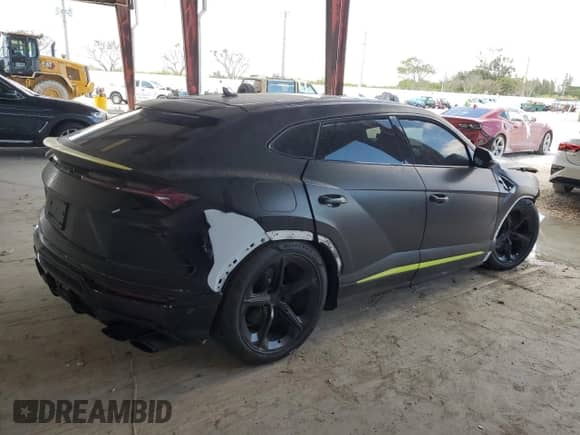 2021 Lamborghini Urus with VIN ZPBUA1ZL8MLA13299, listed as a Copart auction lot 43382284 with 20,929 mi miles and Salvage title. Bid and sale history available at DreamBid. Image 3.