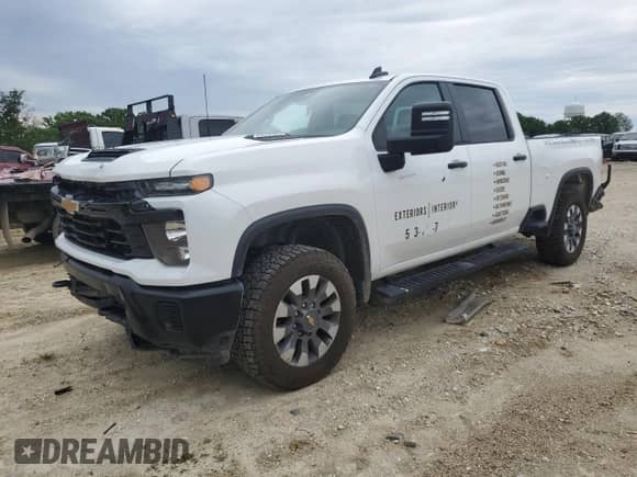 2024 Chevrolet Silverado 2500HD Work Truck с VIN 2GC4YLEYXR1168708, выставлен на аукционе Copart как лот 61971585 с пробегом 28 080 миль миль и Списание • Salvage title. История ставок и продаж доступна на DreamBid. Изображение 1.