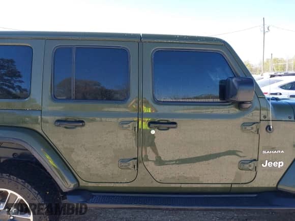 2021 Jeep Wrangler Unlimited Sahara Altitude z VIN 1C4HJXEG5MW613068, wystawiony jako IAAI lot #41768897 z przebiegiem 42 969 mil mil oraz . Historia ofert i sprzedaży dostępna na DreamBid. Obrazek 14.