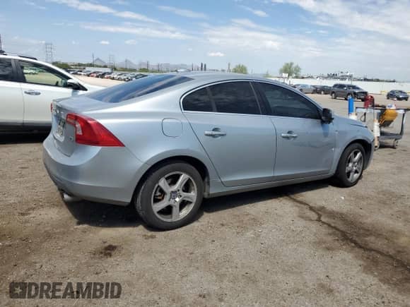 2013 Volvo S60 T5 Premier с VIN YV1612FS4D2202047, выставлен на аукционе Copart как лот 70531325 с пробегом 125 776 миль миль и Списание • Salvage title. История ставок и продаж доступна на DreamBid. Изображение 3.