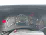 2002 Chevrolet Silverado 2500HD LS z VIN 1GCHC29142E259923, wystawiony jako IAAI lot #42919374 z przebiegiem 236 789 mil mil oraz . Historia ofert i sprzedaży dostępna na DreamBid. Obrazek 7.