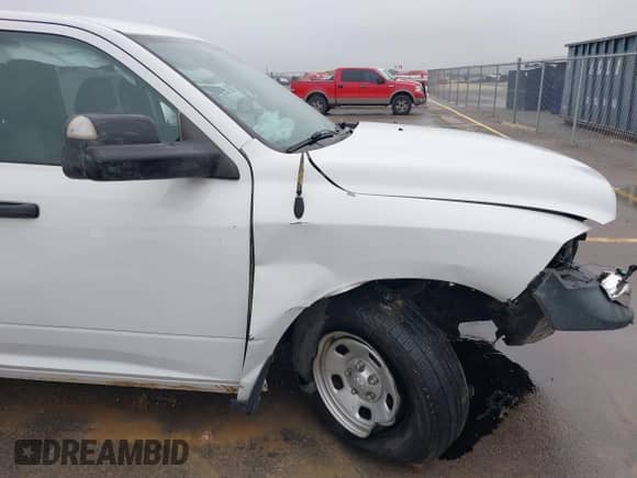 2021 Ram 1500 Tradesman z VIN 1C6RR6FT0MS507788, wystawiony jako IAAI lot #41188436 z przebiegiem 106 114 mil mil oraz . Historia ofert i sprzedaży dostępna na DreamBid. Obrazek 19.