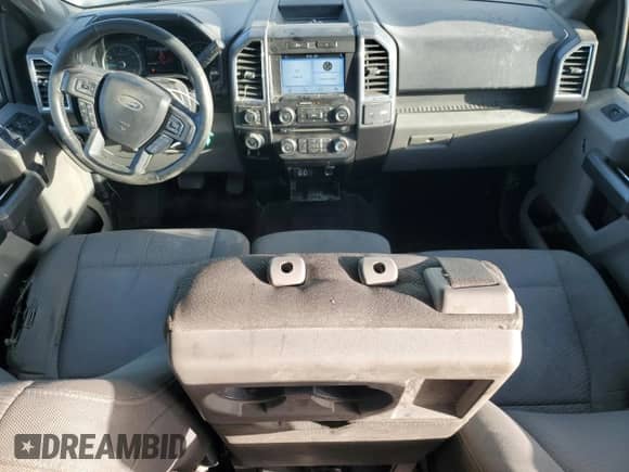 2016 Ford F-150 XLT z VIN 1FTEW1E85GKF28270, wystawiony jako Copart lot #84912875 z przebiegiem 221 513 mil mil oraz Czysty tytuł • Clean title. Historia ofert i sprzedaży dostępna na DreamBid. Obrazek 8.