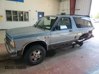 1990 Chevrolet Blazer z VIN 1GNCT18Z2L0107091, wystawiony jako Copart lot #80714795 z przebiegiem 203 095 mil mil oraz Szkoda całkowita • Salvage title. Historia ofert i sprzedaży dostępna na DreamBid. Obrazek 1.