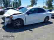 2021 Toyota Camry SE Nightshade z VIN 4T1G11AK8MU433769, wystawiony jako IAAI lot #43150076 z przebiegiem 92 123 mil mil oraz . Historia ofert i sprzedaży dostępna na DreamBid. Obrazek 2.