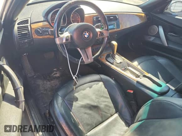 2005 BMW Z4 3.0i с VIN 4USBT53515LU09189, выставлен на аукционе Copart как лот 84481445 с пробегом 204 573 миль миль и Списание • Salvage title. История ставок и продаж доступна на DreamBid. Изображение 8.