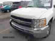 2008 Chevrolet Silverado 2500HD Work Truck z VIN 1GCHC24K48E125633, wystawiony jako IAAI lot #40718124 z przebiegiem Nie podano mil oraz . Historia ofert i sprzedaży dostępna na DreamBid. Obrazek 6.