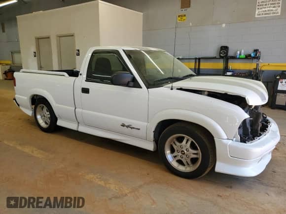 2003 Chevrolet S-10 LS с VIN 1GCCS14X138169325, выставлен на аукционе Copart как лот 52531625 с пробегом 89 181 миль миль и Списание • Salvage title. История ставок и продаж доступна на DreamBid. Изображение 4.