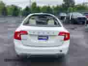 2017 Volvo S60 Dynamic z VIN YV140MTL6H2437364, wystawiony jako IAAI lot #42369420 z przebiegiem 93 442 mil mil oraz . Historia ofert i sprzedaży dostępna na DreamBid. Obrazek 16.