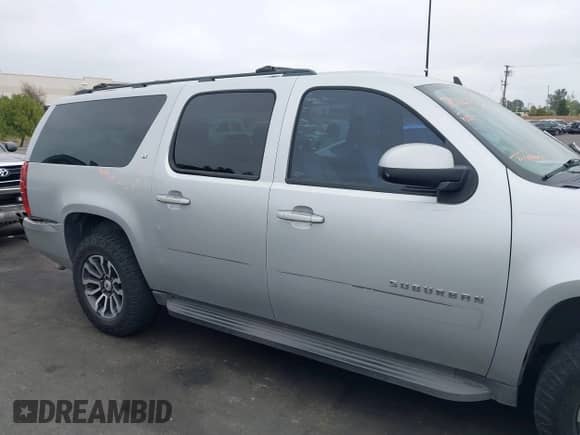 2010 Chevrolet Suburban LT z VIN 1GNUCJE03AR238548, wystawiony jako IAAI lot #42104596 z przebiegiem 153 959 mil mil oraz . Historia ofert i sprzedaży dostępna na DreamBid. Obrazek 13.