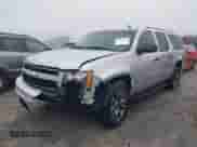 2010 Chevrolet Suburban LS z VIN 1GNUKHE37AR193670, wystawiony jako IAAI lot #41415863 z przebiegiem 213 371 mil mil oraz . Historia ofert i sprzedaży dostępna na DreamBid. Obrazek 16.