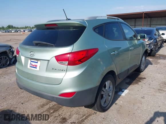 2011 Hyundai Tucson Limited z VIN KM8JU3AC6BU300975, wystawiony jako IAAI lot #42186767 z przebiegiem 171 939 mil mil oraz . Historia ofert i sprzedaży dostępna na DreamBid. Obrazek 4.