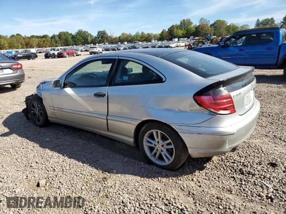 2003 Mercedes-Benz C 320 z VIN WDBRN64J73A505674, wystawiony jako Copart lot #84445735 z przebiegiem 131 967 mil mil oraz Szkoda całkowita • Salvage title. Historia ofert i sprzedaży dostępna na DreamBid. Obrazek 2.