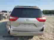 2017 Toyota Sienna LE Auto Access Seat z VIN 5TDKZ3DC1HS898153, wystawiony jako Copart lot #80461285 z przebiegiem 135 733 mil mil oraz Szkoda całkowita • Salvage title. Historia ofert i sprzedaży dostępna na DreamBid. Obrazek 6.