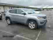 2019 Jeep Compass Latitude с VIN 3C4NJDBB7KT597114, выставлен на аукционе Copart как лот 81682435 с пробегом 49 903 миль миль и Списание • Salvage title. История ставок и продаж доступна на DreamBid. Изображение 4.