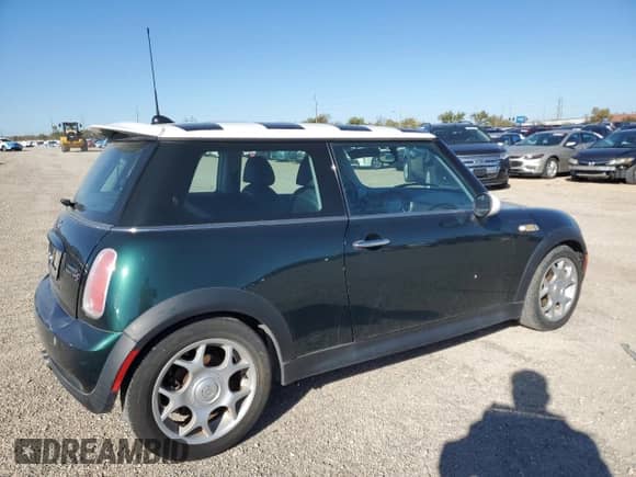 2006 MINI Hardtop S with VIN WMWRE33566TJ36364, listed as a Copart auction lot 89476895 with 117,250 mi miles and Clean title. Bid and sale history available at DreamBid. Image 3.