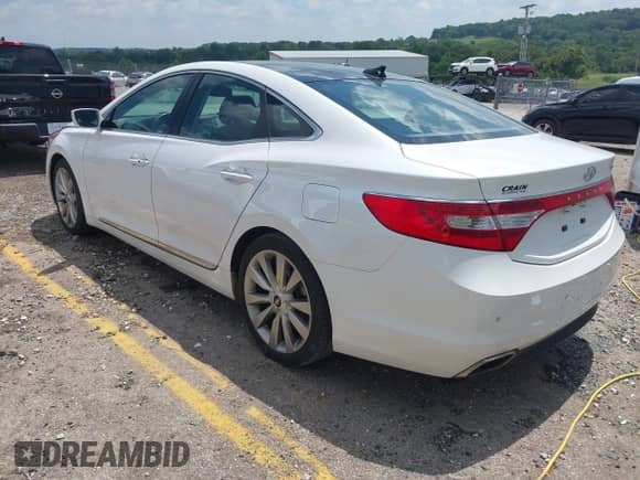 2017 Hyundai Azera Limited z VIN KMHFH4JGXHA588500, wystawiony jako IAAI lot #42888010 z przebiegiem 131 310 mil mil oraz . Historia ofert i sprzedaży dostępna na DreamBid. Obrazek 3.