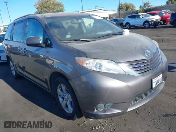 2017 Toyota Sienna LE Auto Access Seat z VIN 5TDKZ3DC8HS841108, wystawiony jako IAAI lot #42794957 z przebiegiem 106 466 mil mil oraz . Historia ofert i sprzedaży dostępna na DreamBid. Obrazek 1.