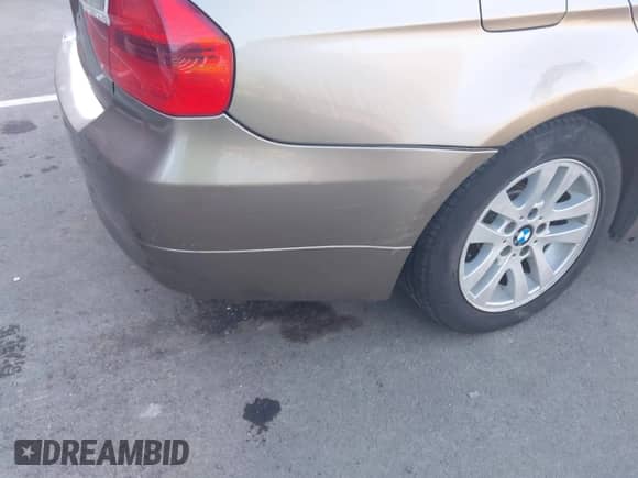 2007 BMW 3 Series 328xi z VIN WBAVC93567KX53505, wystawiony jako IAAI lot #43566890 z przebiegiem 176 398 mil mil oraz . Historia ofert i sprzedaży dostępna na DreamBid. Obrazek 12.