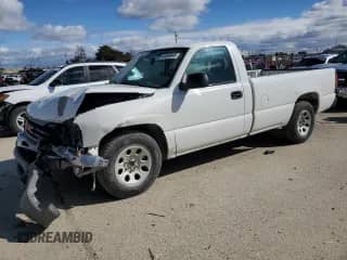2006 GMC Sierra 1500 Work Truck z VIN 3GTEC14X66G149608, wystawiony jako Copart lot #46590945 z przebiegiem Nie podano mil oraz Szkoda całkowita • Salvage title. Historia ofert i sprzedaży dostępna na DreamBid. Obrazek 1.