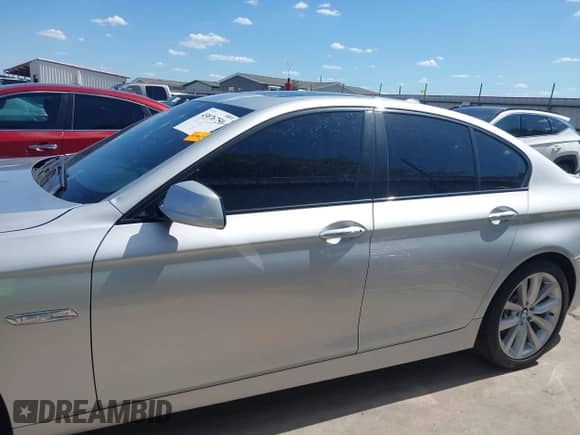 2012 BMW 5 Series 535i с VIN WBAFR7C58CC809682, выставлен на аукционе IAAI как лот 43076750 с пробегом 92 991 миль миль и . История ставок и продаж доступна на DreamBid. Изображение 14.