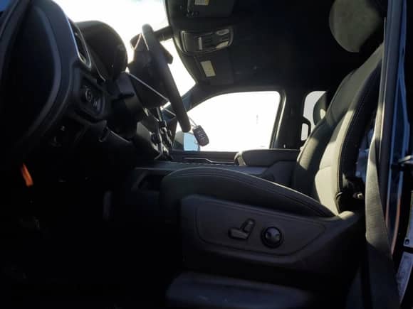 2024 Ram 1500 Big Horn with VIN 1C6SRFBT3RN207031, listed as a Copart auction lot 79890414 with 22,413 mi miles and Salvage title. Bid and sale history available at DreamBid. Image 7.