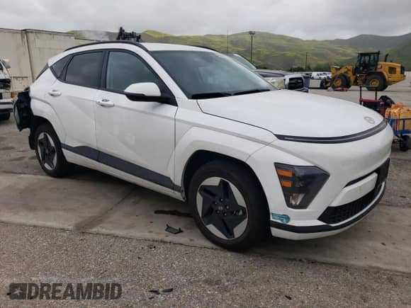 2025 Hyundai Kona SEL с VIN KM8HC3A61SU022501, выставлен на аукционе Copart как лот 55864225 с пробегом 13 047 миль миль и Списание • Salvage title. История ставок и продаж доступна на DreamBid. Изображение 4.