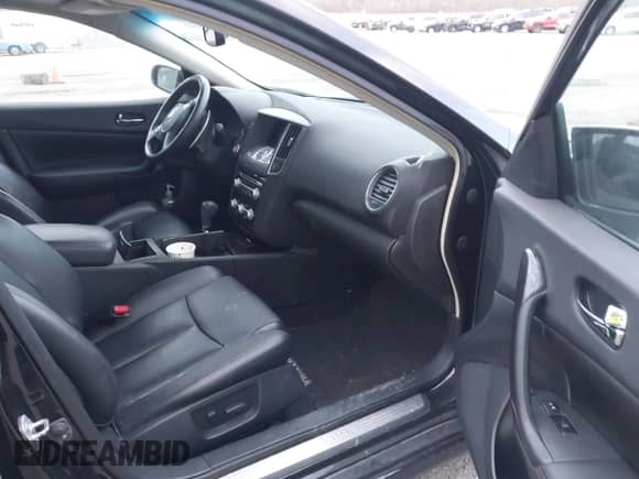 2013 Nissan Maxima SV z VIN 1N4AA5AP3DC842349, wystawiony jako IAAI lot #41820019 z przebiegiem 143 602 mil mil oraz . Historia ofert i sprzedaży dostępna na DreamBid. Obrazek 5.