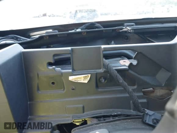 2014 GMC Sierra 1500 SLE с VIN 3GTU1UEC5EG323620, выставлен на аукционе IAAI как лот 42758562 с пробегом Не указан миль и . История ставок и продаж доступна на DreamBid. Изображение 14.