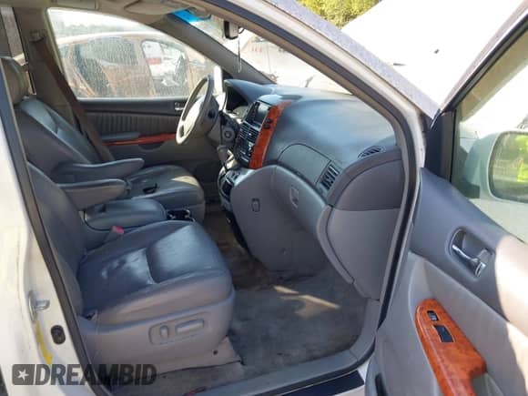 2007 Toyota Sienna XLE z VIN 5TDZK22C27S020648, wystawiony jako IAAI lot #43456460 z przebiegiem 234 906 mil mil oraz . Historia ofert i sprzedaży dostępna na DreamBid. Obrazek 5.