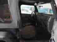 2005 Jeep Wrangler SE z VIN 1J4FA29195P358723, wystawiony jako IAAI lot #42158664 z przebiegiem 126 849 mil mil oraz . Historia ofert i sprzedaży dostępna na DreamBid. Obrazek 5.