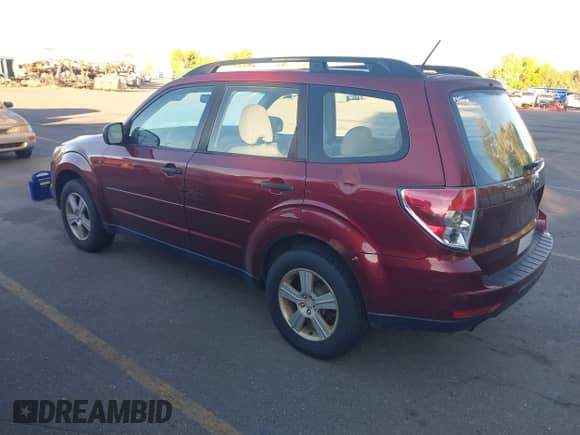 2010 Subaru Forester X z VIN JF2SH6BC8AH906249, wystawiony jako IAAI lot #43505506 z przebiegiem 165 019 mil mil oraz . Historia ofert i sprzedaży dostępna na DreamBid. Obrazek 3.