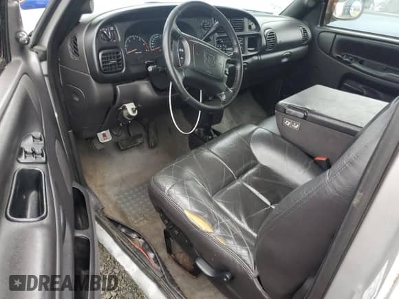 2001 Dodge 1500 z VIN 1B7HF16Z81S219680, wystawiony jako Copart lot #62458375 z przebiegiem 97 635 mil mil oraz Szkoda całkowita • Salvage title. Historia ofert i sprzedaży dostępna na DreamBid. Obrazek 8.