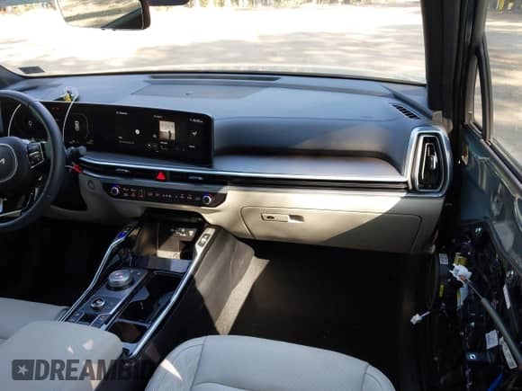 2025 Kia Sorento SX Prestige with VIN KNDRKDJG7S5305800, listed as a IAAI auction lot 43160232 with 19,176 mi miles and . Bid and sale history available at DreamBid. Image 5.