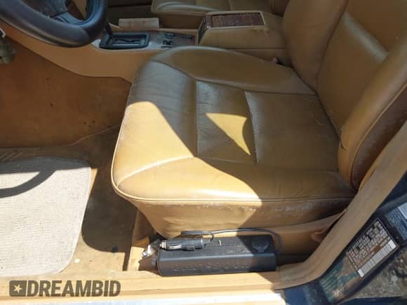 1992 Mercedes-Benz 300 с VIN WDBEA30E5NB702485, выставлен на аукционе IAAI как лот 42938122 с пробегом 279 330 миль миль и . История ставок и продаж доступна на DreamBid. Изображение 15.