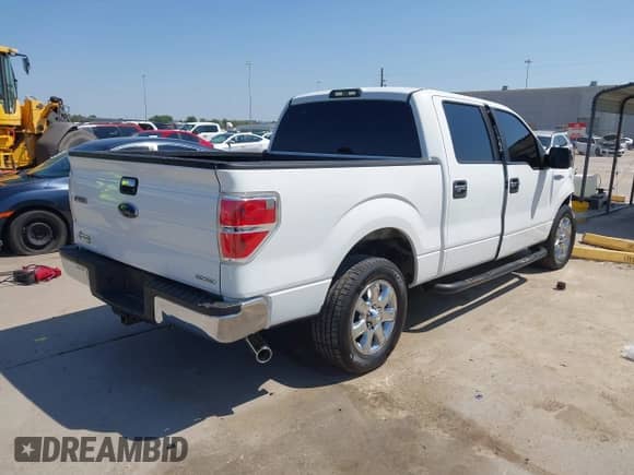 2013 Ford F-150 XL z VIN 1FTFW1CFXDKD72566, wystawiony jako IAAI lot #43180999 z przebiegiem 128 057 mil mil oraz . Historia ofert i sprzedaży dostępna na DreamBid. Obrazek 4.