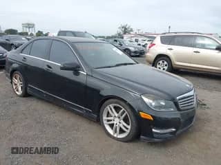 2013 Mercedes-Benz C 300 Sport with VIN WDDGF8AB4DR276989, listed as a IAAI auction lot 43176906 with 88,042 mi miles and . Bid and sale history available at DreamBid. Image 1.