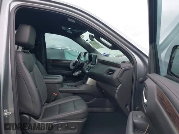 2022 Chevrolet Tahoe LT z VIN 1GNSCNKD8NR282251, wystawiony jako IAAI lot #42129473 z przebiegiem 48 477 mil mil oraz . Historia ofert i sprzedaży dostępna na DreamBid. Obrazek 5.