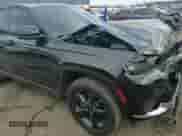 2022 Jeep Grand Cherokee Laredo z VIN 1C4RJHAGXN8633046, wystawiony jako Copart lot #77960944 z przebiegiem 41 830 mil mil oraz Czysty tytuł • Clean title. Historia ofert i sprzedaży dostępna na DreamBid. Obrazek 12.