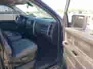 2018 Ram 1500 Express z VIN 1C6RR7FTXJS286833, wystawiony jako IAAI lot #41902890 z przebiegiem 29 560 mil mil oraz . Historia ofert i sprzedaży dostępna na DreamBid. Obrazek 5.