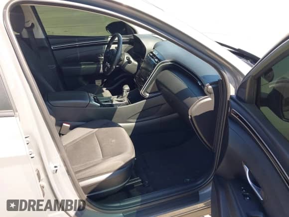 2024 Hyundai Tucson SEL z VIN 5NMJBCDE9RH296896, wystawiony jako IAAI lot #43125329 z przebiegiem 90 264 mil mil oraz . Historia ofert i sprzedaży dostępna na DreamBid. Obrazek 5.