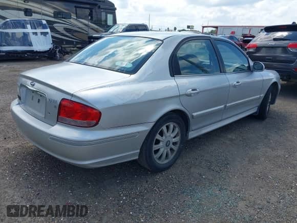 2004 Hyundai Sonata GLS with VIN KMHWF35H74A969430, listed as a IAAI auction lot 43183954 with 155,650 mi miles and . Bid and sale history available at DreamBid. Image 4.